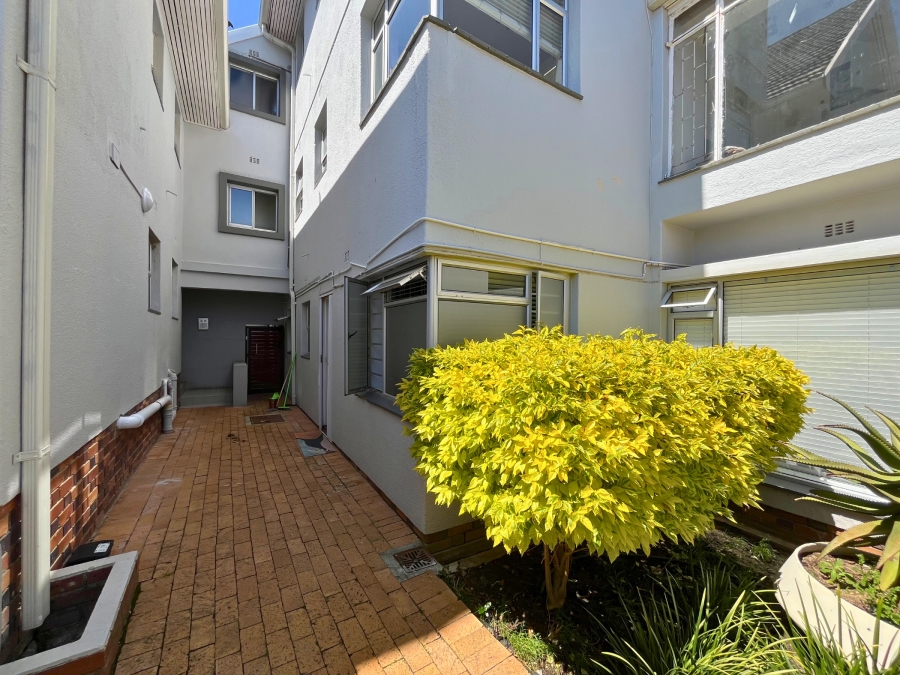 To Let 1 Bedroom Property for Rent in Sea Point Western Cape